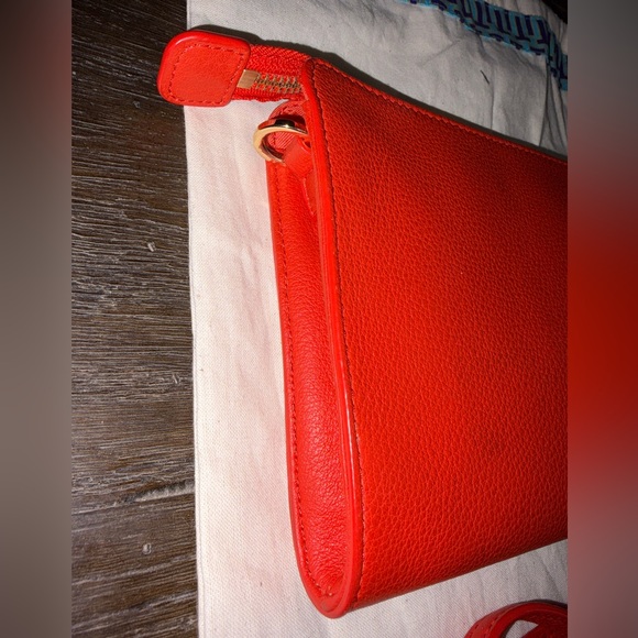 Tory Burch Vibrant Pebbled Red Large Clutch or Crossbody Bag EUC with Dusty - Picture 4 of 9